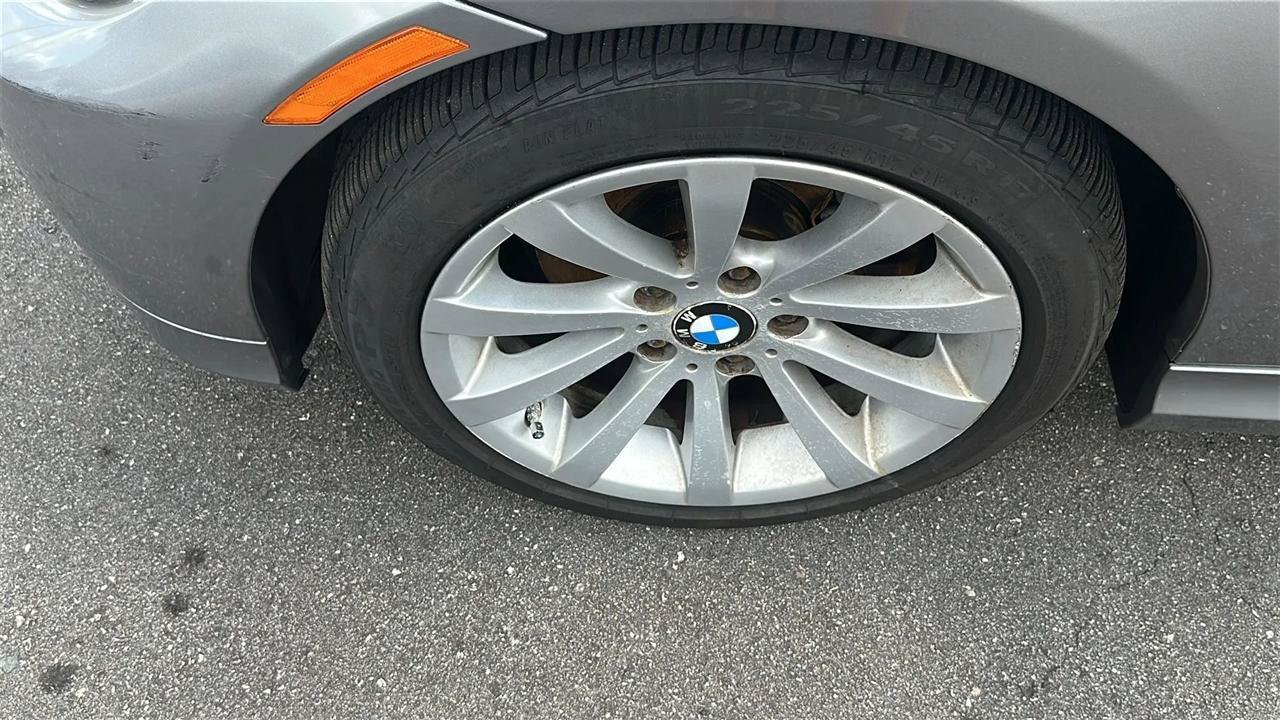Used 2011 BMW 328i xDrive Sedan AWD/4WD image 15