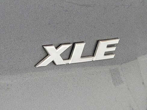Used 2020 Toyota RAV4 XLE FWD image 10