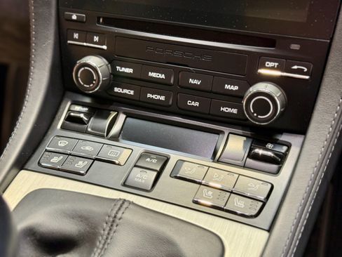 Used 2018 Porsche 718 Cayman GTS image 32