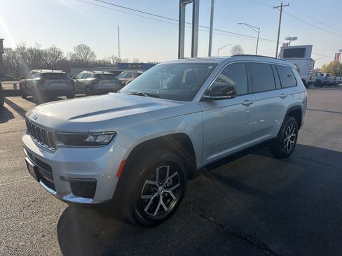 Used 2024 Jeep Grand Cherokee L Limited image 3