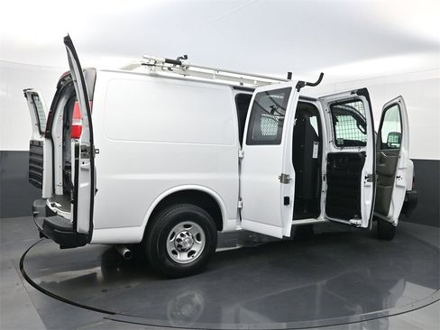 Used 2020 Chevrolet Express 2500 w/ Driver Convenience Package image 34