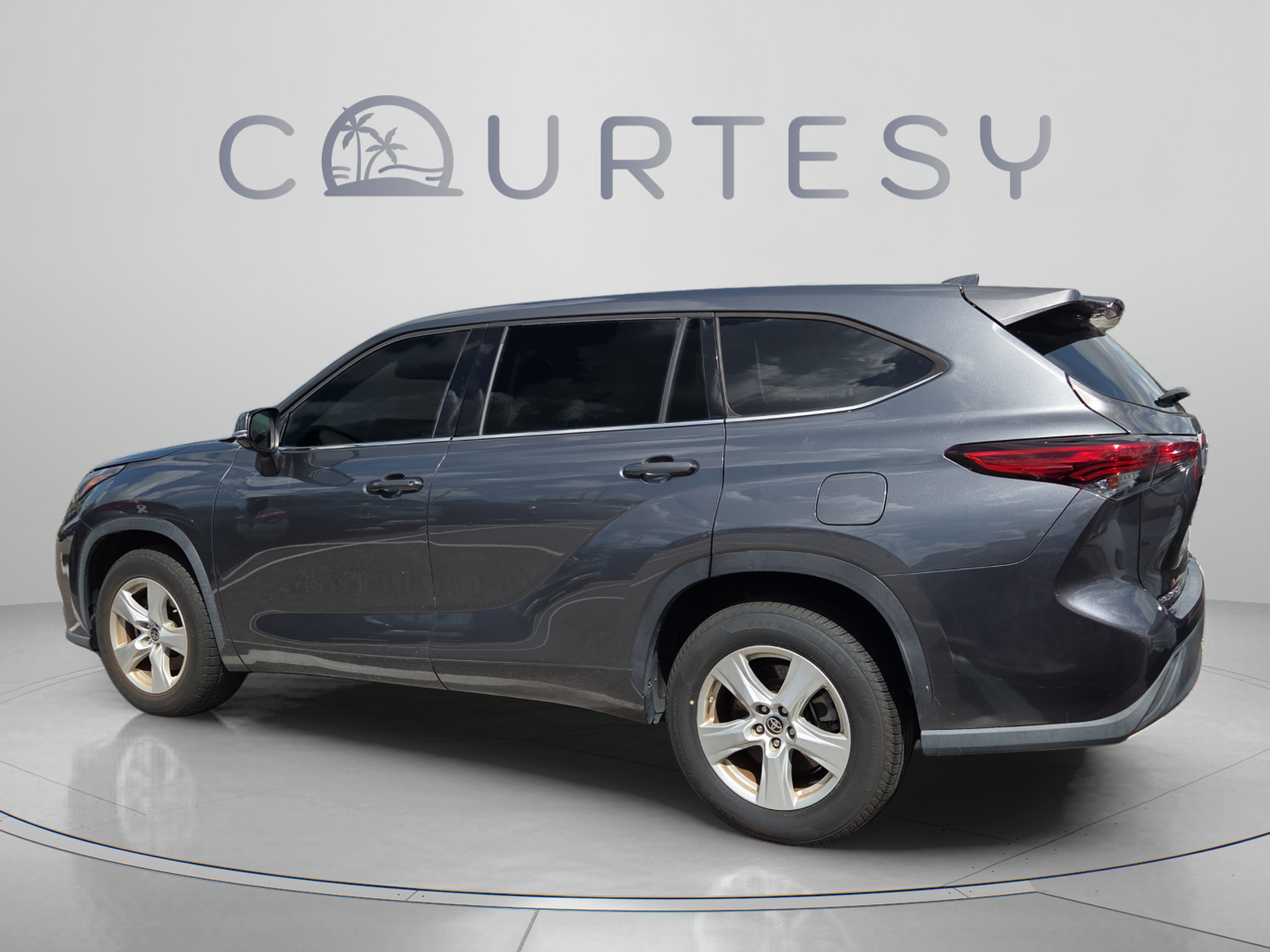 Certified 2020 Toyota Highlander L FWD image 3