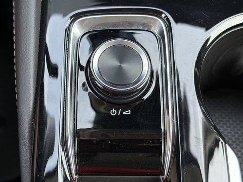 Used 2025 Buick Envision Preferred AWD/4WD image 8