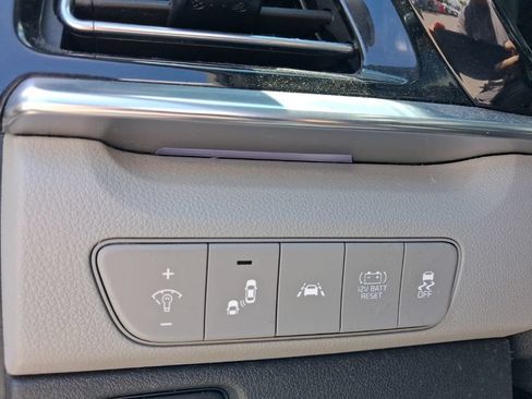 Used 2020 Kia Niro Touring FWD image 22
