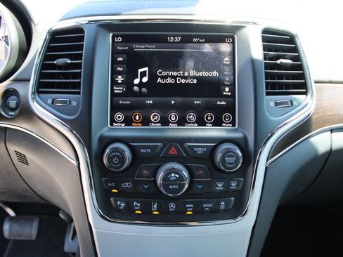 Used 2018 Jeep Grand Cherokee Limited AWD/4WD image 26