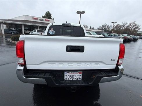 Used 2017 Toyota Tacoma SR5 image 5