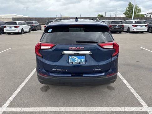 Used 2022 GMC Terrain SLE w/ Driver Convenience Package image 4