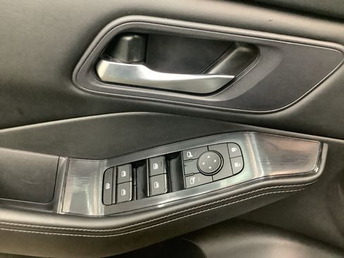 Used 2024 Nissan Rogue SV image 13