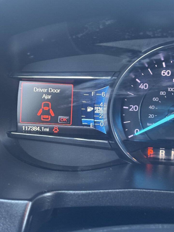 Used 2019 Ford Explorer XLT w/ Equipment Group 202A FWD image 9