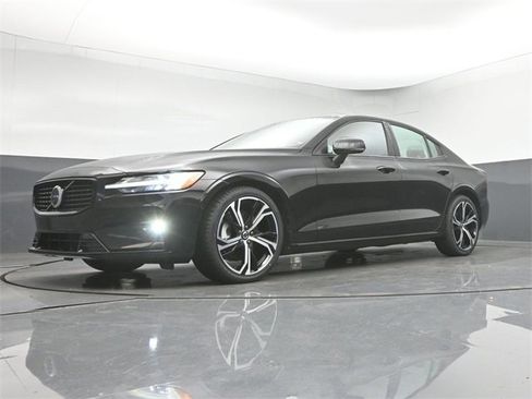 Used 2024 Volvo S60 B5 Plus image 37