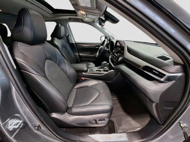 Used 2026 Toyota Highlander Limited AWD/4WD image 24