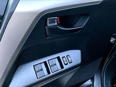 Used 2018 Toyota RAV4 LE image 30