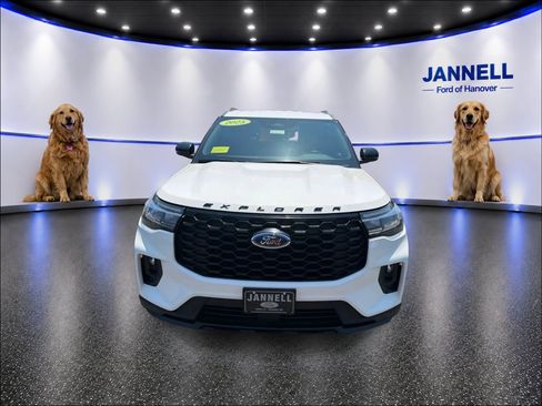 Used 2025 Ford Explorer ST-Line w/ ST-Line Street Pack AWD/4WD image 2
