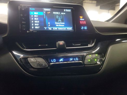 Used 2018 Toyota C-HR XLE image 26