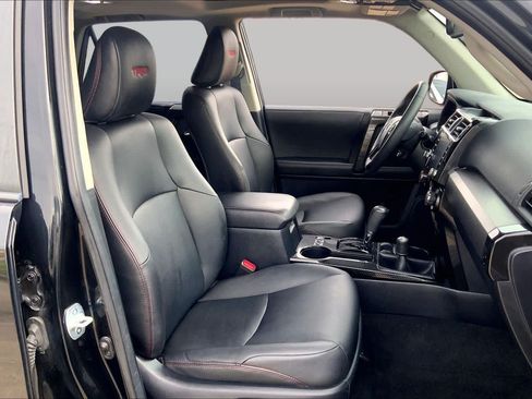 Used 2021 Toyota 4Runner Venture w/ Moonroof Package AWD/4WD image 9