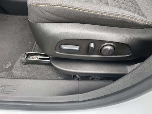 Used 2023 Chevrolet Equinox LT AWD/4WD image 17