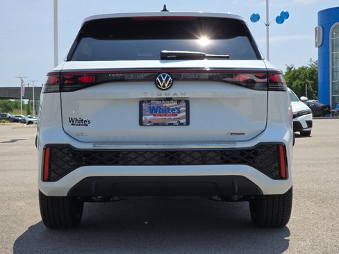 Used 2025 Volkswagen Tiguan SEL R-Line AWD/4WD image 9