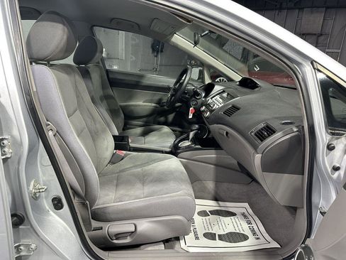 Used 2009 Honda Civic DX-VP image 32