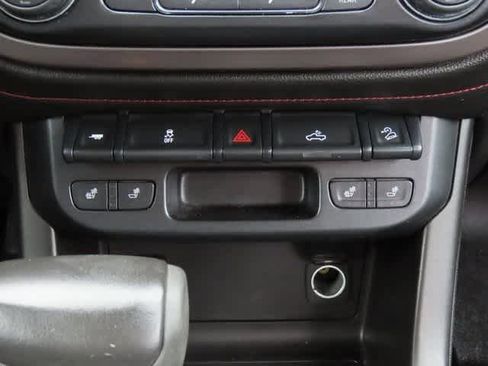 Used 2016 GMC Canyon SLE w/ All Terrain Package image 20