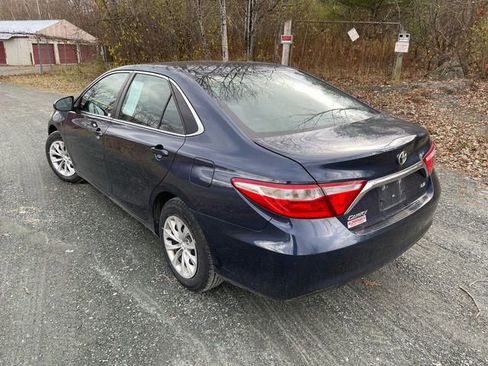 Used 2015 Toyota Camry LE image 3