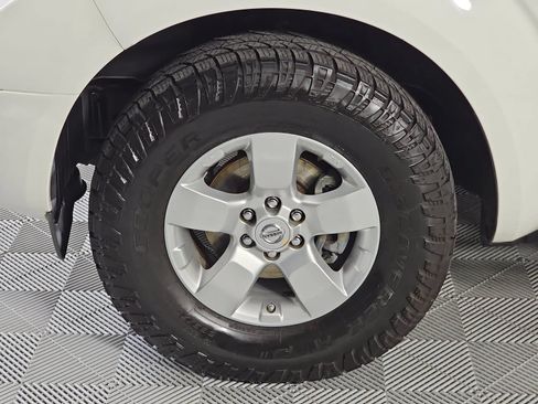 Used 2013 Nissan Frontier SV w/ SV Value Truck Pkg RWD image 9