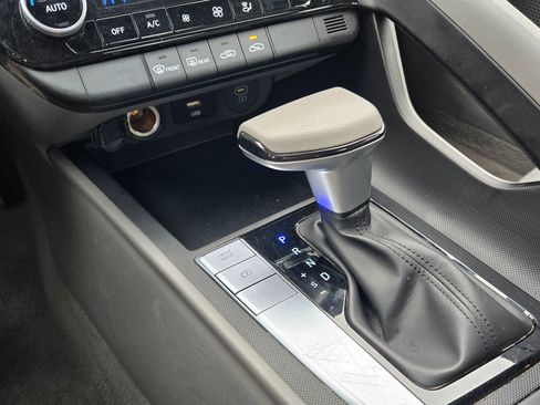 Used 2024 Hyundai Elantra SEL image 30