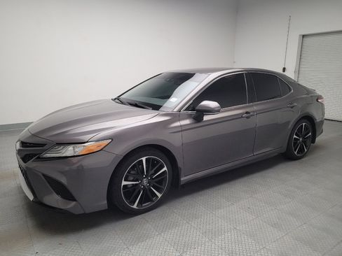 Used 2020 Toyota Camry XSE image 2