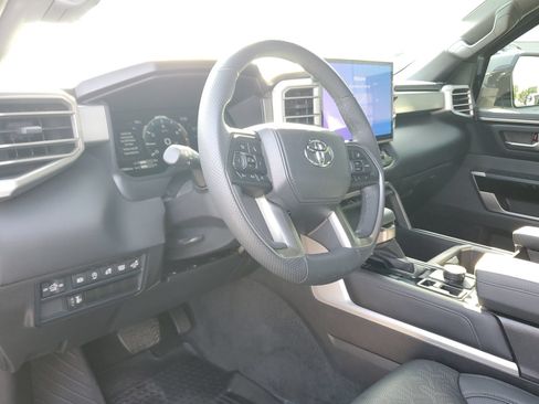 Used 2025 Toyota Tundra Limited AWD/4WD image 18