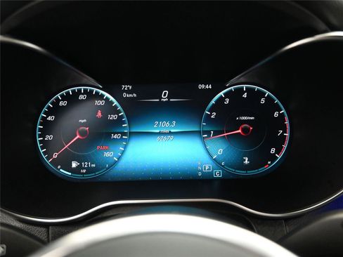 Used 2021 Mercedes-Benz GLC 300 4MATIC image 5