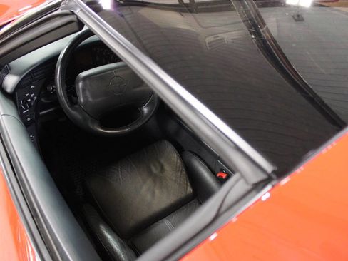 Used 1996 Chevrolet Corvette Base 2dr Hatchback image 27