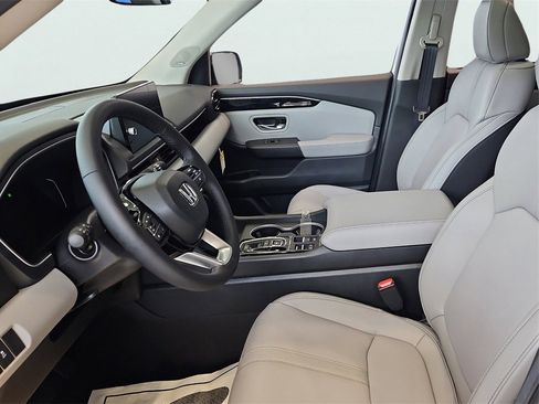 New 2025 Honda Pilot Touring image 21