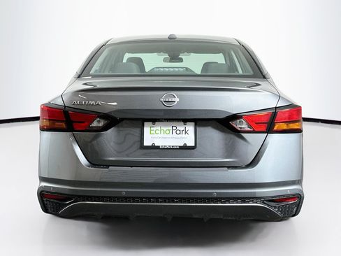 Used 2025 Nissan Altima 2.5 SV FWD image 7