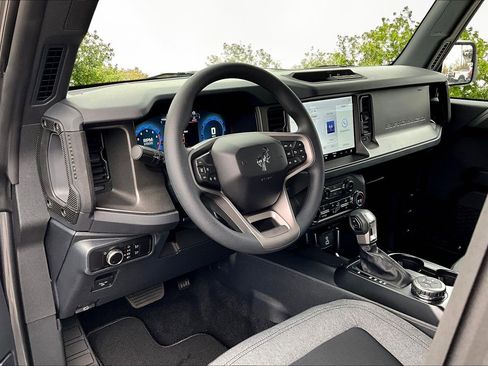 New 2025 Ford Bronco 4-Door image 6