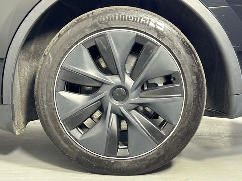 Used 2024 Tesla Model Y Long Range image 34