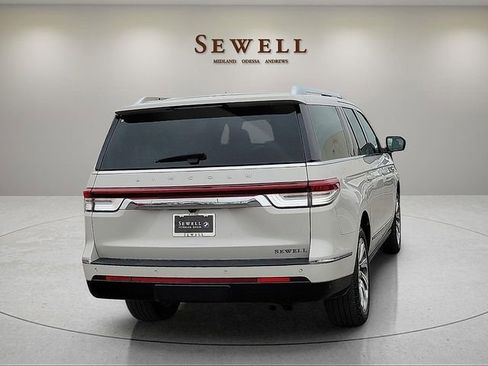 Used 2024 Lincoln Navigator L Reserve AWD/4WD image 5