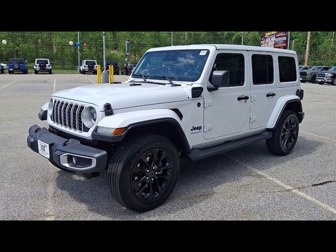 Certified 2025 Jeep Wrangler Unlimited Sahara AWD/4WD image 4
