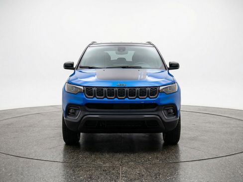 Used 2025 Jeep Compass Trailhawk image 2
