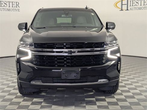 Used 2021 Chevrolet Suburban LS image 3