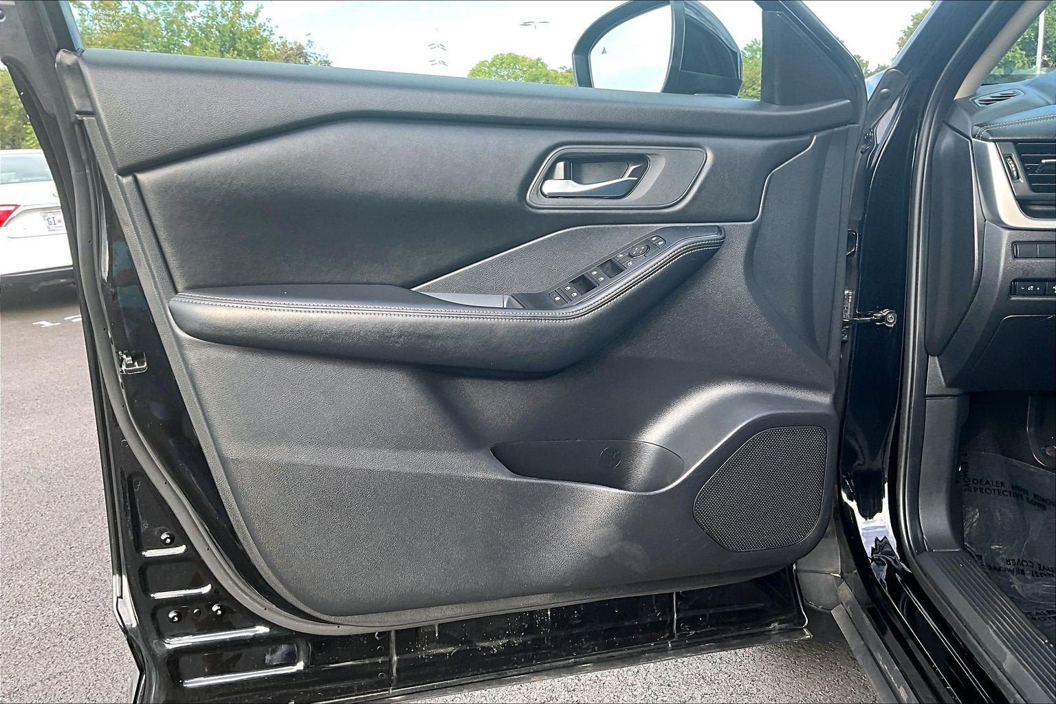 Used 2024 Nissan Rogue SV AWD/4WD image 21