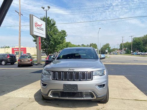 Used 2018 Jeep Grand Cherokee Limited AWD/4WD image 3