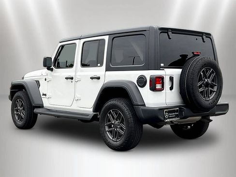 Used 2024 Jeep Wrangler Unlimited Sport AWD/4WD image 5