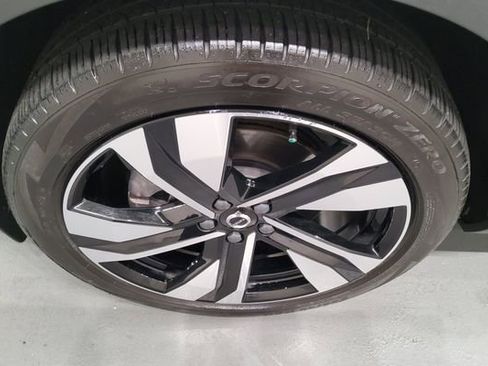Used 2024 Volvo XC40 B5 Plus w/ Protection Package Premier AWD/4WD image 38