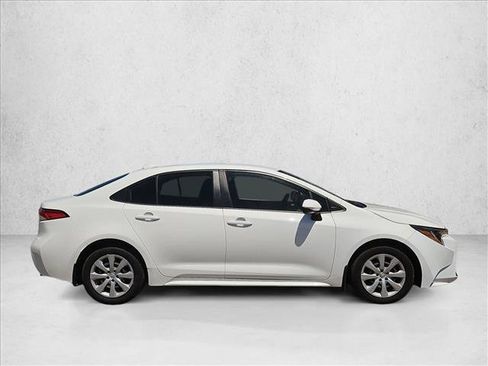 Used 2022 Toyota Corolla LE FWD image 4