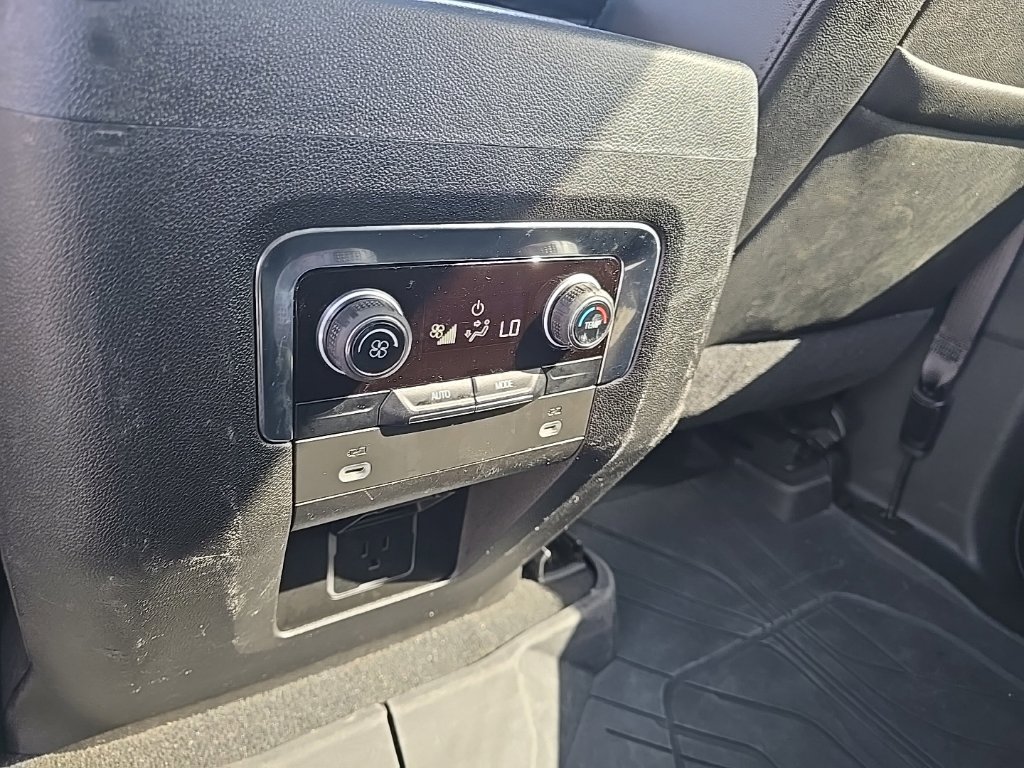 Used 2021 Chevrolet Suburban Z71 AWD/4WD image 17