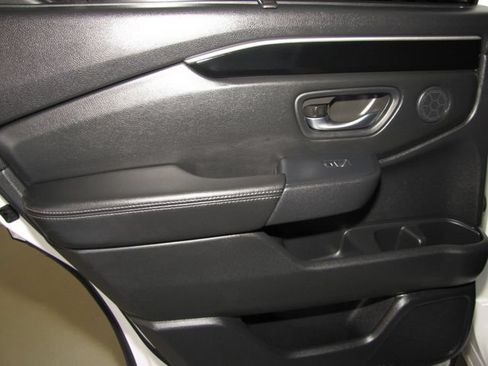 Certified 2025 Honda Pilot Touring image 13