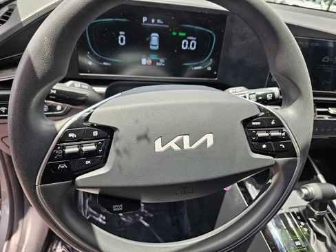 Used 2025 Kia Niro LX FWD image 22