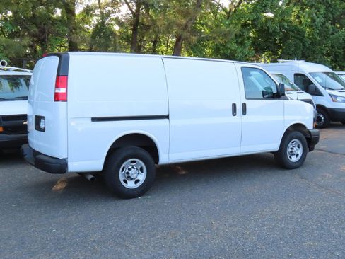 Used 2021 Chevrolet Express 2500 w/ Driver Convenience Package RWD image 5
