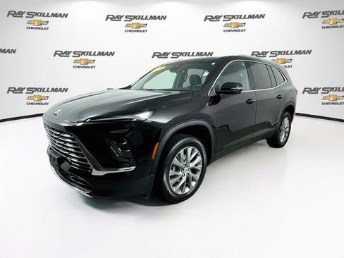 Used 2025 Buick Enclave Preferred FWD image 3