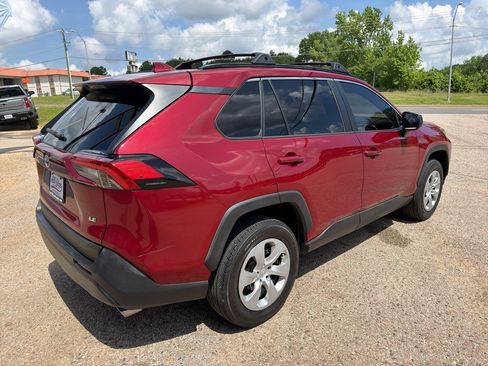Used 2020 Toyota RAV4 LE FWD image 18