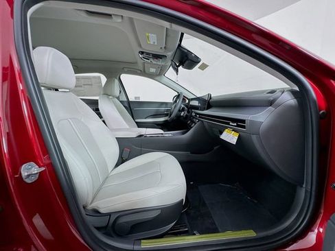 Used 2025 Hyundai Sonata SEL FWD image 43